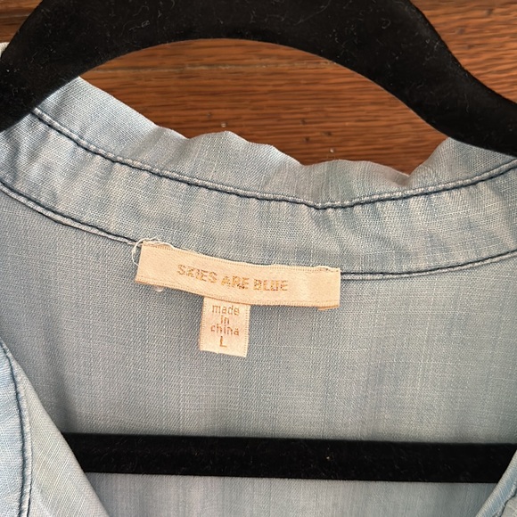 Skies are blue, Soft blue colored tunic - Picture 2 of 5